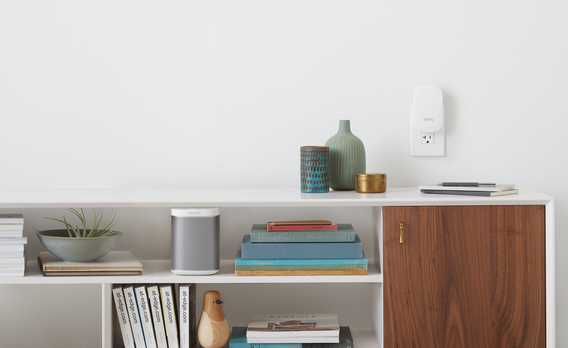 Eero-Shelf_Hero-R2